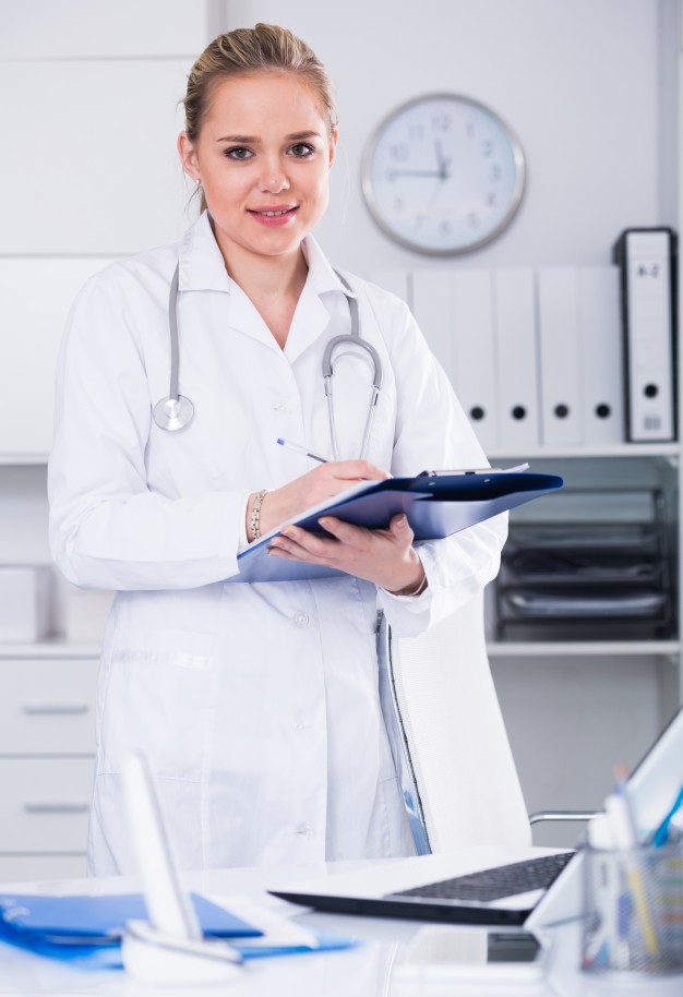 Female doctor in medical office Free Photo